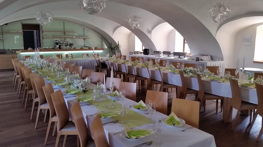 Hotel Zámecká Sýpka Blansko Esterno foto