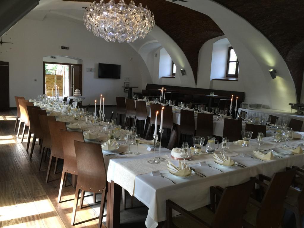 Hotel Zámecká Sýpka Blansko Esterno foto